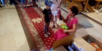 36 de copii au primit ghiozdane înainte de începerea școlii