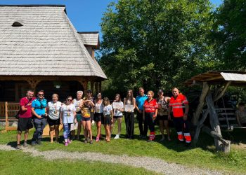 Jandarmii montani din Cavnic, alături de participanții la competiția „Lupul Daco Spartan” de la Breb