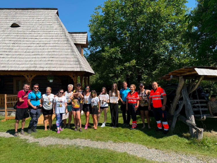 Jandarmii montani din Cavnic, alături de participanții la competiția „Lupul Daco Spartan” de la Breb