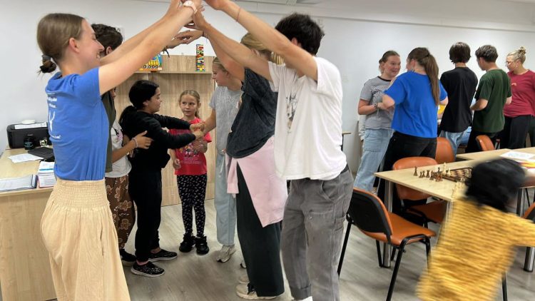 Vacanță cu zâmbete și prietenii noi pentru copiii din Baia Mare