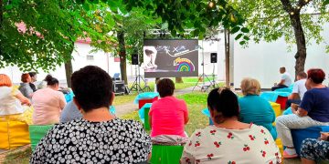 Cinema sub cerul liber pentru pacienții Spitalului de Boli Infecțioase și Psihiatrie Baia Mare