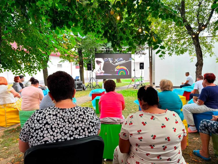 Cinema sub cerul liber pentru pacienții Spitalului de Boli Infecțioase și Psihiatrie Baia Mare