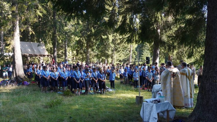 Credință, aventură și tradiție la jubileul Cercetașilor Munților