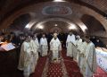 Preasfințitul Timotei Sătmăreanul, la Mănăstirea „Sfântul Proroc Ilie” Dragomirești – Slujba parastasului pentru arhimandritul Sofronie Perța
