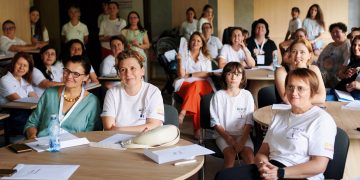 Joc, cântec și învățare în echipă, la American Corner Baia Mare