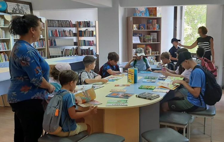 Lecții despre sănătate printre cărți! Copiii de la LPS Baia Mare au descoperit importanța sportului și alimentației