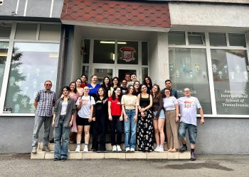 Engleza, învățată prin joacă! Tabăra „Childhood Fun” a adus împreună copii, voluntari internaționali și activități interactive