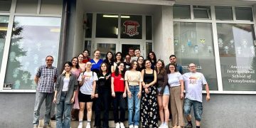 Engleza, învățată prin joacă! Tabăra „Childhood Fun” a adus împreună copii, voluntari internaționali și activități interactive