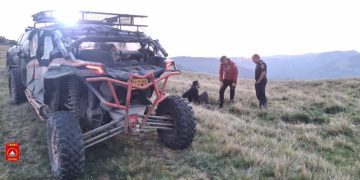 Doi cetățeni ucraineni, salvați de Salvamont Maramureș din zona Vârfului Bârsănescu