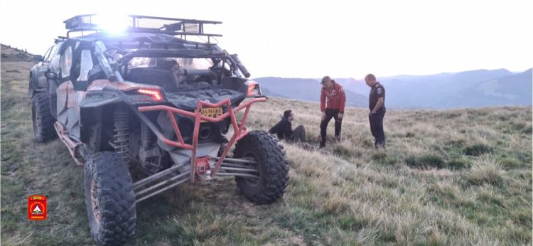 Doi cetățeni ucraineni, salvați de Salvamont Maramureș din zona Vârfului Bârsănescu