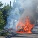 Incendiu la intrarea în Dănești dinspre Cavnic. Șoferii sunt sfătuiți să evite zona – foto