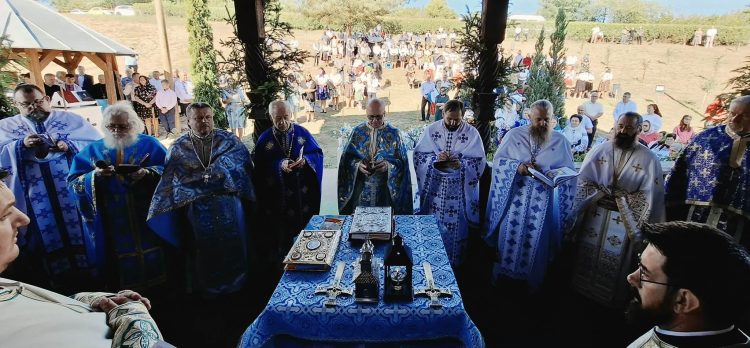 Sărbătoare mare la Rona de Sus: credincioși români și ucraineni, împreună la hramul Mănăstirii Adormirea Maicii Domnului