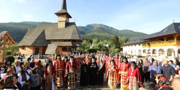 Sărbătoare la poalele Pietrosului. Episcopul Iustin, la hramul Mănăstirii Borșa–Prislop: „Parcă ar fi un fel de Athos românesc”