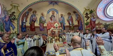 Hram în trei limbi la Câmpulung la Tisa. Credincioși ucraineni, români și maghiari, uniți în rugăciune