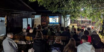 „Între pământ și cer: satul românesc”, o incursiune în tradițiile rurale, la Tăuții Măgherăuș