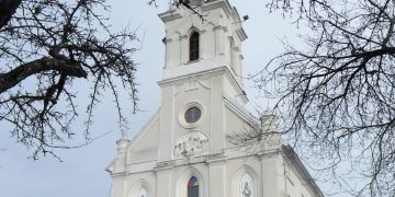 Preasfinția Sa Vasile Bizău va celebra Sfânta Liturghie la Giulești, de hramul bisericii