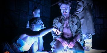 „Groapa din tavan”, un spectacol despre supraviețuire, război și fragilitatea umană, la Teatrul Municipal