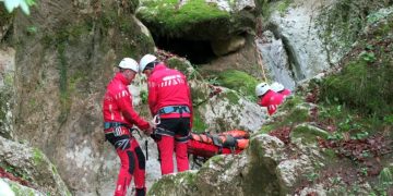 24 de ore de foc pentru Salvamont: trei persoane, salvate cu elicopterul SMURD