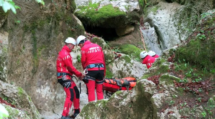 24 de ore de foc pentru Salvamont: trei persoane, salvate cu elicopterul SMURD