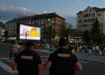Filme sub cerul liber la Târgu Lăpuș! Jandarmii au fost alături de spectatori