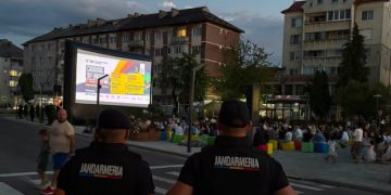 Filme sub cerul liber la Târgu Lăpuș! Jandarmii au fost alături de spectatori