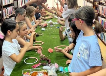 „Visele prind aripi” la biblioteca din Baia Mare: Atelier creativ pentru copii