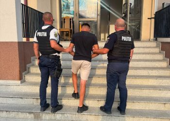 Urmărire ca în filme în Borșa – Un șofer cu permisul suspendat a intrat cu mașina în autospeciala Poliției