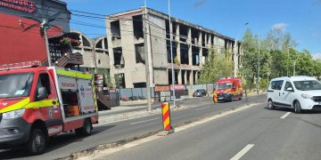 Magistrală de gaz avariată de un excavator pe bulevardul Independenței din Baia Mare. Traficul este deviat