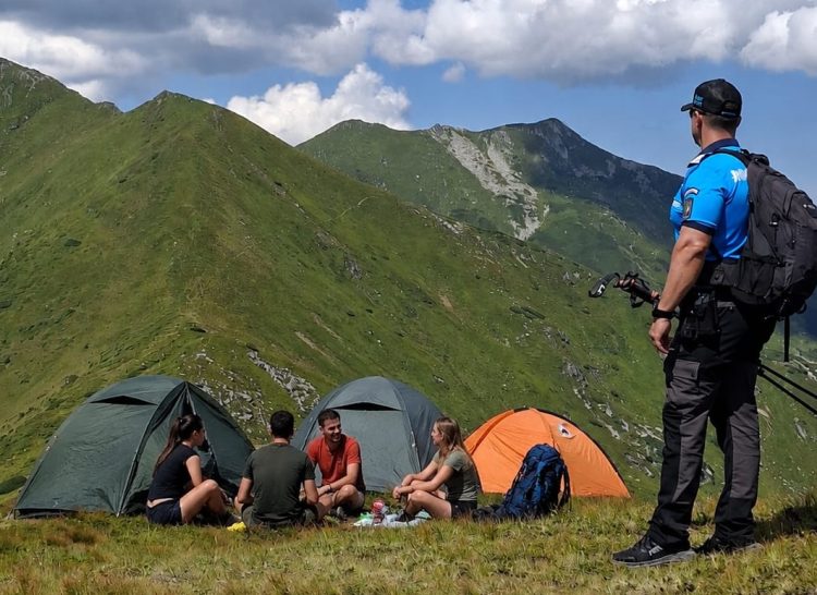 Jandarmii montani, recomandări pentru turiști – Unde poți campa în Maramureș și cum te ferești de urși