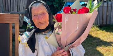 Satul Mănăstirea din Maramureș are o nouă centenară – La 100 de ani, mătușa Dote a impresionat pe toți recitând o baladă învățată în copilărie