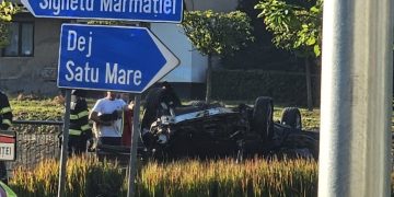 Primele concluzii ale poliției despre accidentul din Baia Mare – Șoferul a intrat pe contrasens, într-o zonă de lucrări, și s-a răsturnat