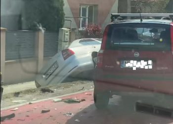Accident pe DN1, în Lăpușel – Un autoturism a ajuns în afara carosabilului