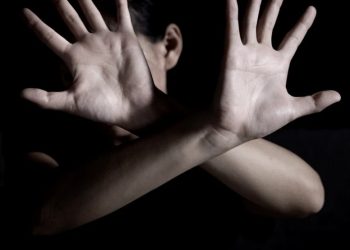O femeie de 63 de ani, rănită de propria fiică în urma unui conflict, la Baia Mare