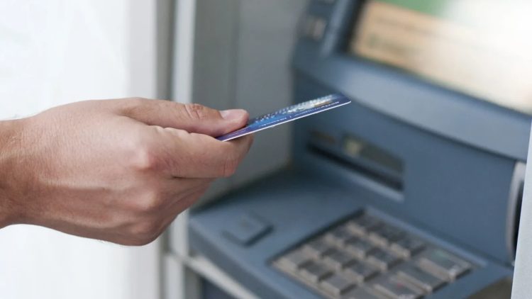 Alocațiile, ajutoarele sociale și indemnizațiile ajung mai repede la beneficiari în această lună