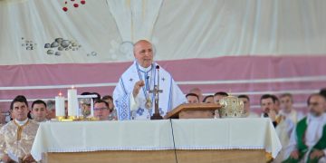 Mladifest 2026 – Aproape 2.000 de tineri români, la Sfânta Liturghie celebrată de PS Virgil Bercea