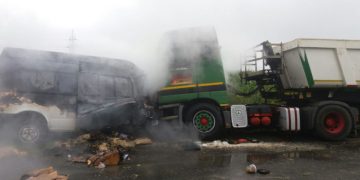 Impact frontal și incendiu în Maramureș. Un șofer a ajuns la spital cu arsuri și multiple traumatisme