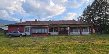 Gara Săcel din Maramureş devine centru de artă contemporană/ 14 artişti invitaţi, în programul Linia Izei