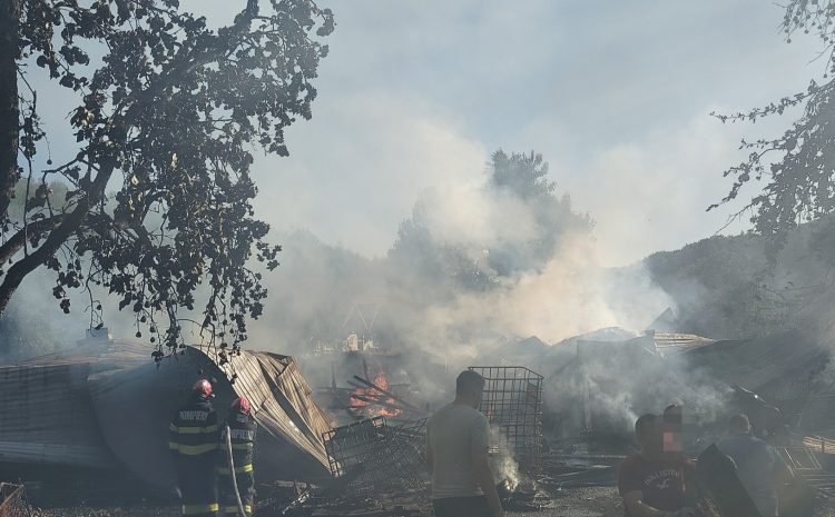 Incendiu puternic în Nistru, două persoane rănite, una cu arsuri pe 20% din corp