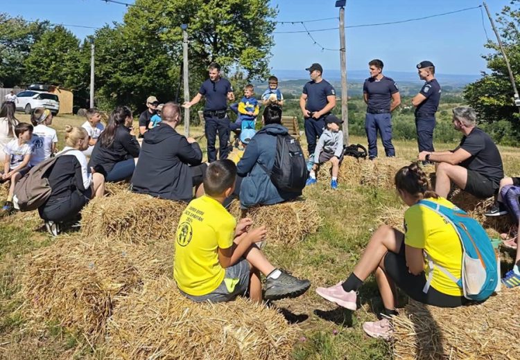„Vacanță în siguranță” – Jandarmii maramureșeni au ajuns în 40 de locații și au întâlnit peste 1.500 de copii