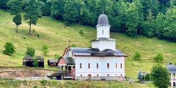  Hram la Mănăstirea Petrova – Programul slujbelor dedicate Tăierii Capului Sfântului Ioan Botezătorul