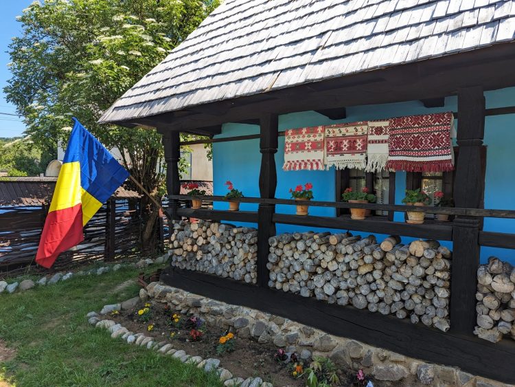 „Între pământ și cer: satul românesc” – Proiecție de filme etnografice la Muzeul Etnografic ACASĂ din Tăuții-Măgherăuș