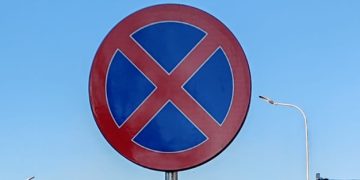 Noi reguli de circulație pe strada Plugarilor din Baia Mare – „Oprirea interzisă” și parcări laterale amenajate