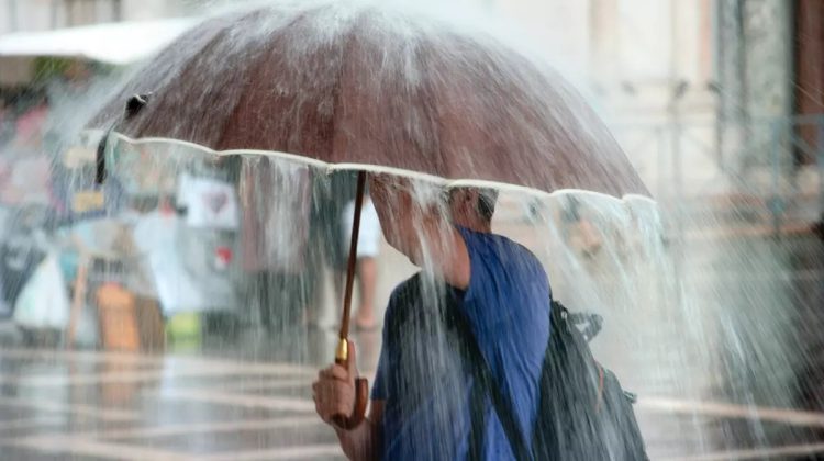 Adio caniculă! Ploi torențiale, vijelii și o răcire accentuată în Maramureș