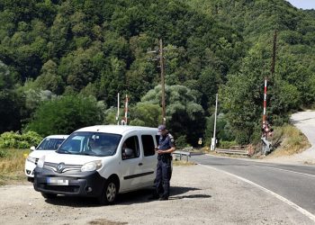 „Atenție la tren!” în Maramureș – 17 amenzi pentru șoferii care nu au oprit la trecerile feroviare