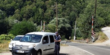 „Atenție la tren!” în Maramureș – 17 amenzi pentru șoferii care nu au oprit la trecerile feroviare