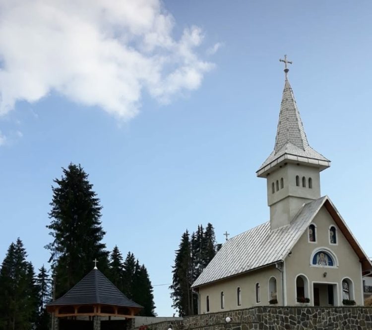 Hram la Schitul Izvoare, sâmbătă, 29 august – PS Timotei Sătmăreanul va oficia Sfânta Liturghie