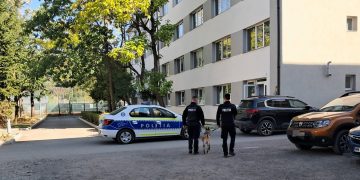 Acțiune în școlile din Baia Mare pentru prevenirea consumului de droguri și a violenței