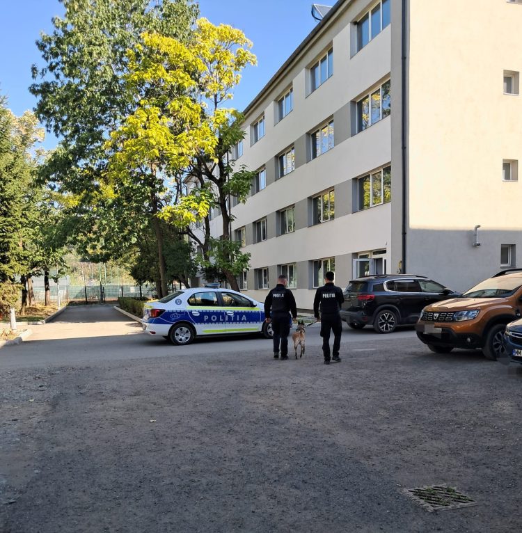 Acțiune în școlile din Baia Mare pentru prevenirea consumului de droguri și a violenței