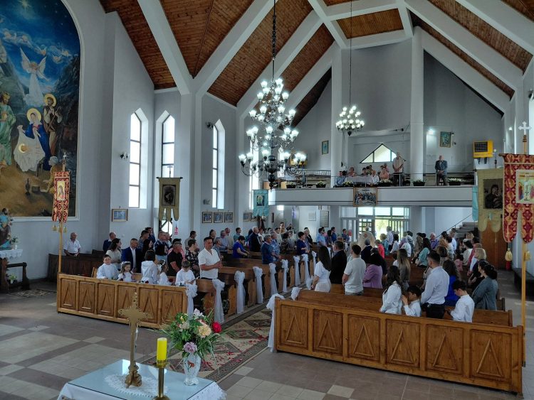 Noapte de Veghe la Parohia greco-catolică „Coborârea Sfântului Spirit” din Baia Sprie – Rugăciune și comuniune, în 18 septembrie