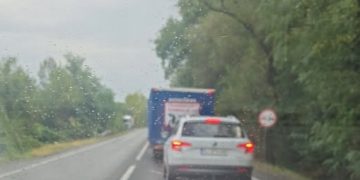 Accident la Recea – Două TIR-uri și un pieton implicate, trafic blocat